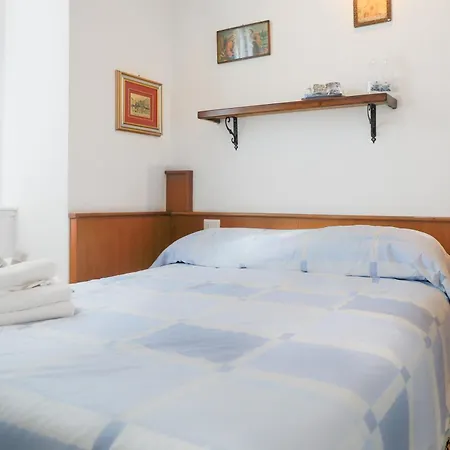 Lena Πανσιόν Bellano