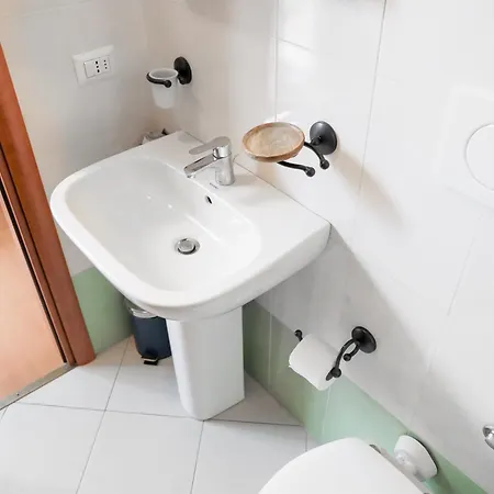 Πανσιόν Lena Bellano