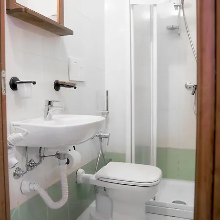 Lena Πανσιόν 3*