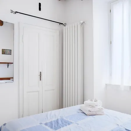 Πανσιόν Lena Bellano